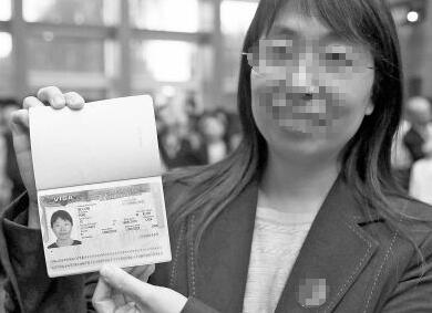 美国签证是贴在护照上吗？